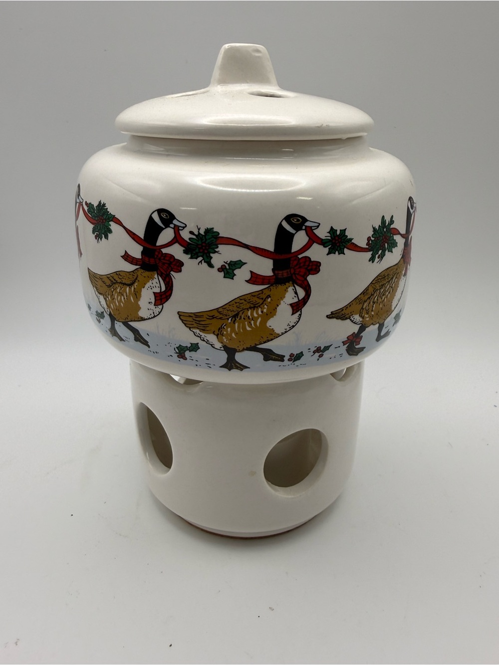 Vintage Potpourri Press Ceramic Goose Holiday Warmer - White